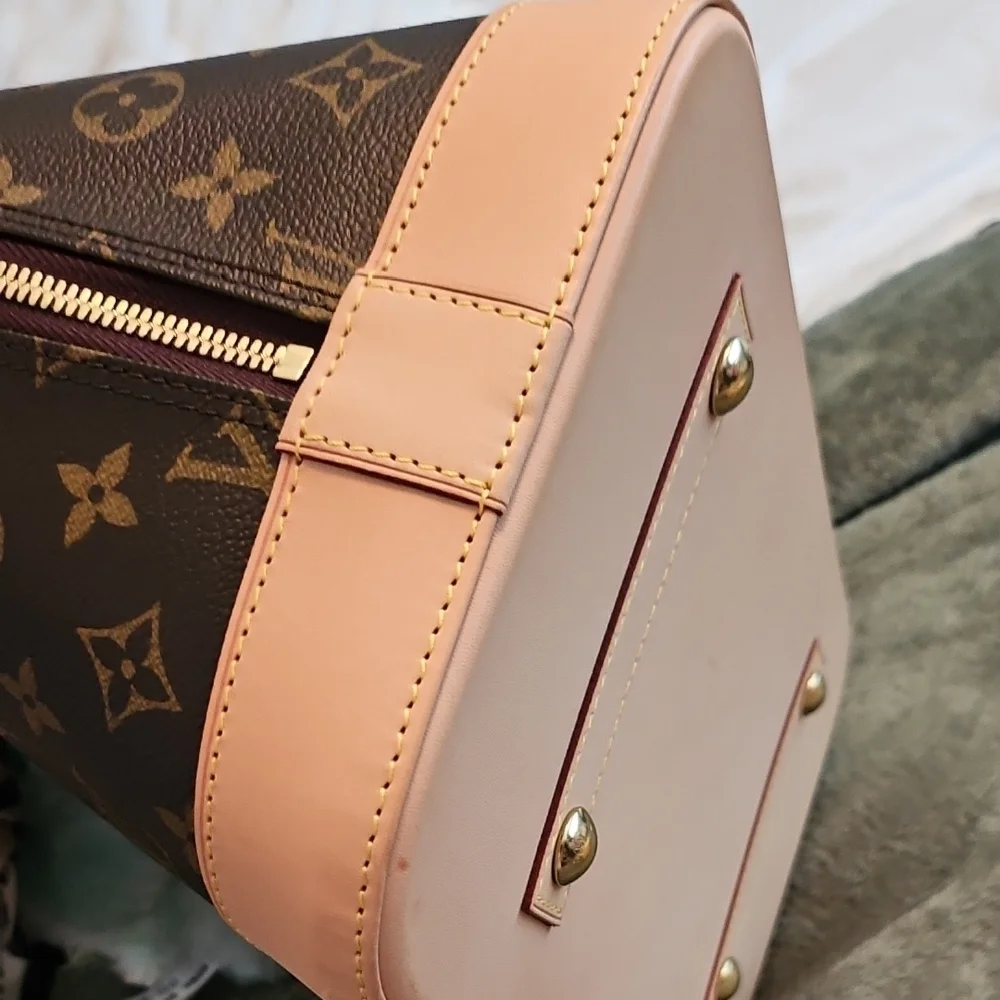 Louis Vuitton Alma GM Monogram Near Excellent Conditions - Picture 9 of 14